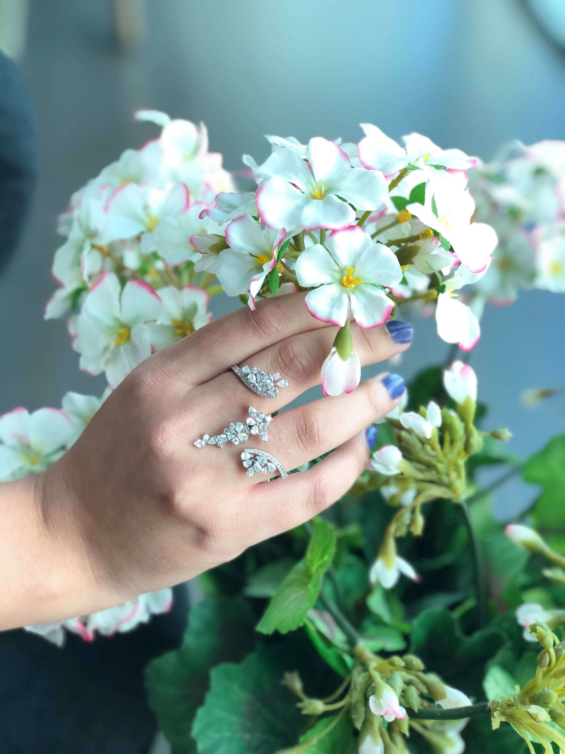 The Art of Multi-Finger Rings