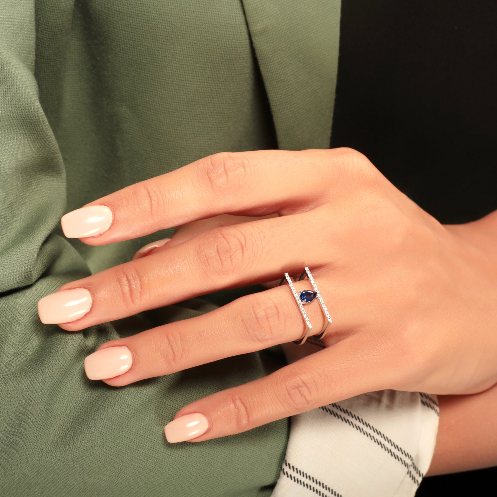 18 K White Gold Sapphire