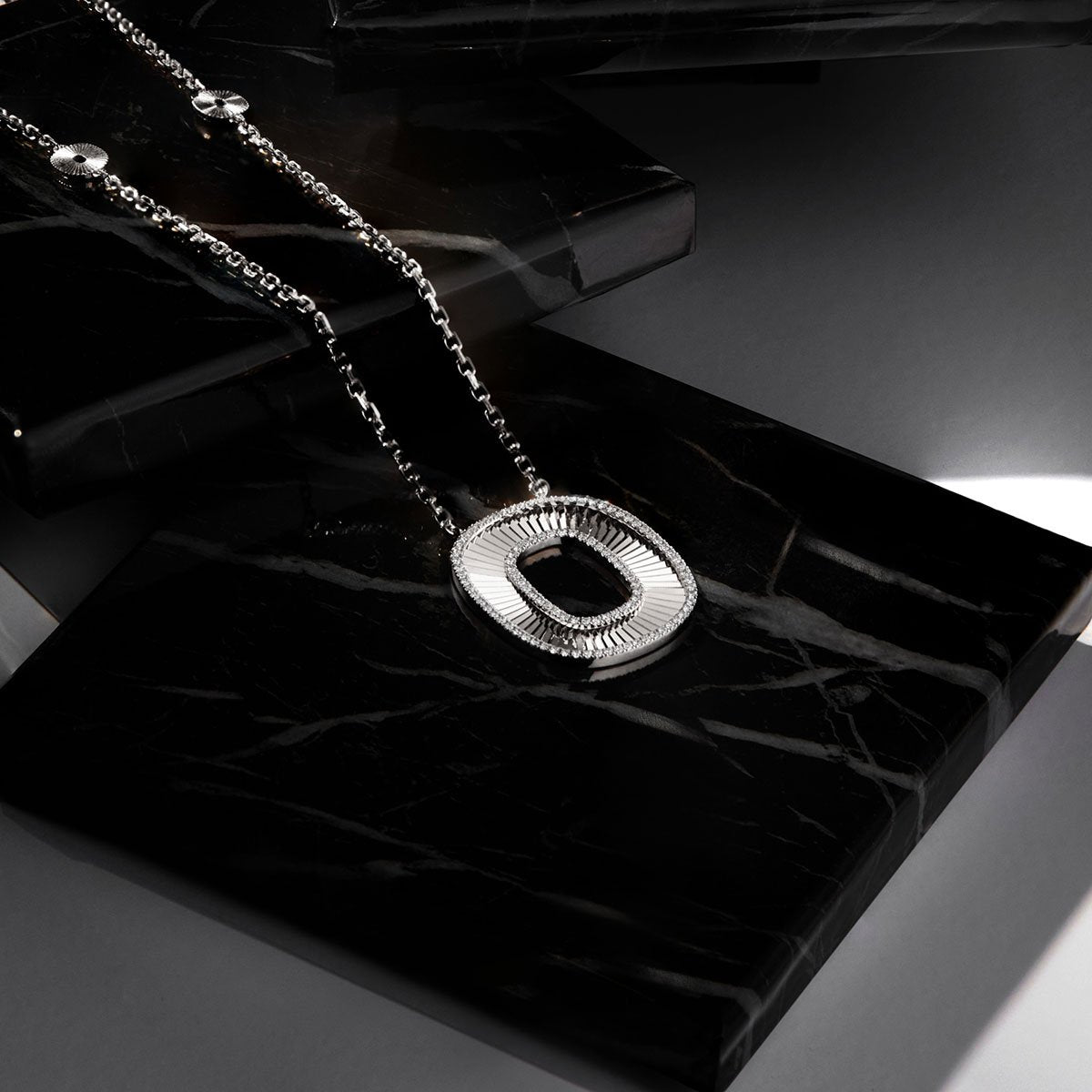 18 K White Gold