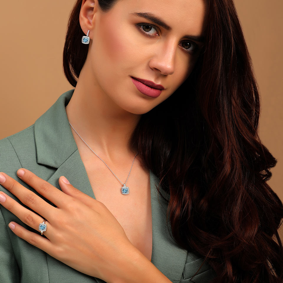 18 K White Gold Skybluetopaz