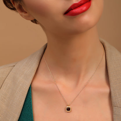 18 K Yellow Gold Garnet