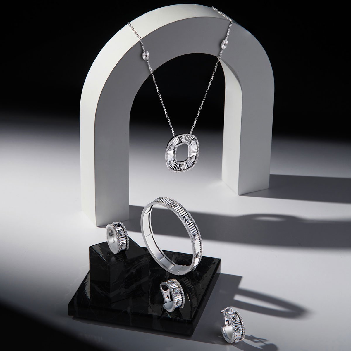 18 K White Gold