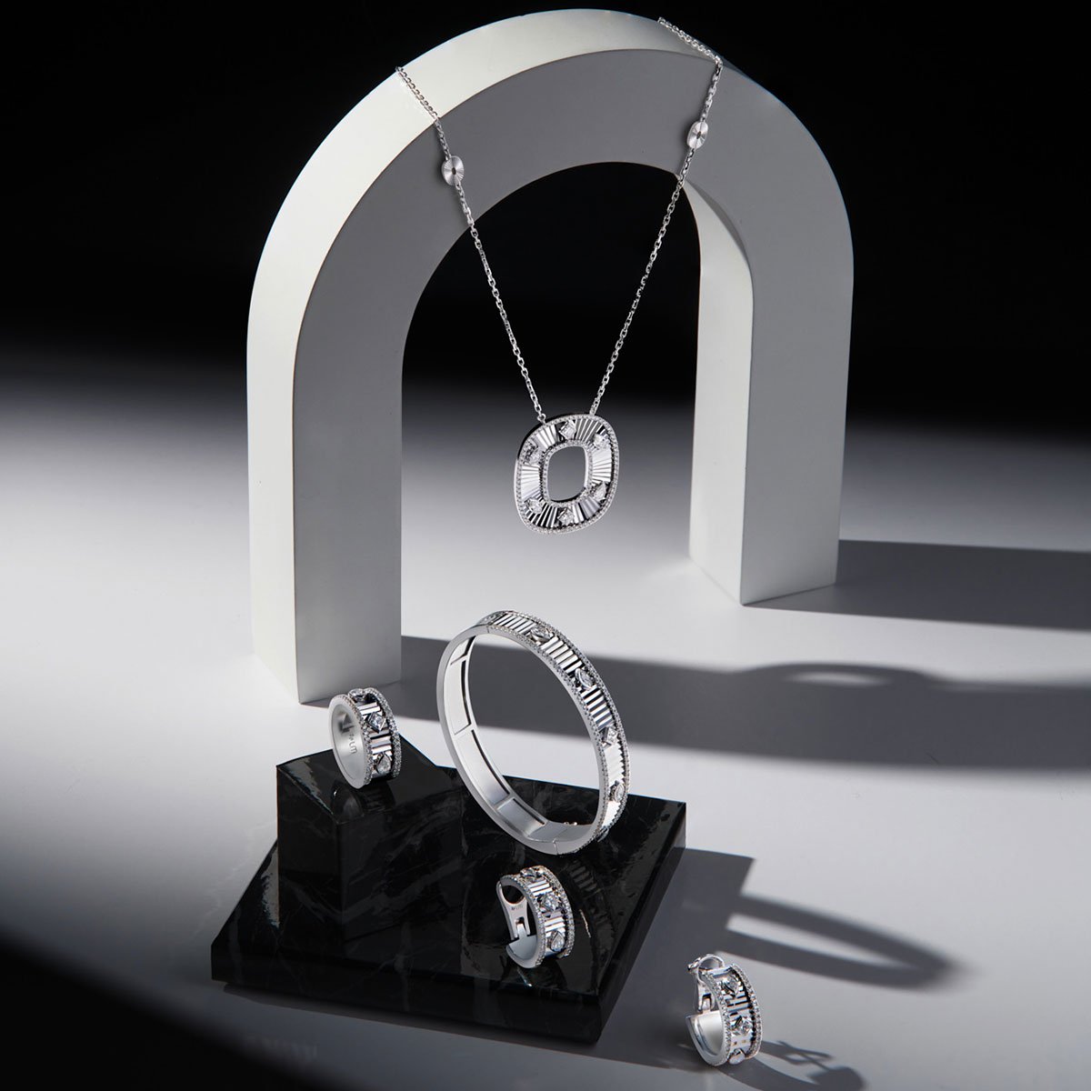 18 K White Gold