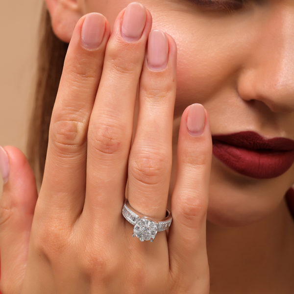 Je© Round Illusion Channel Baguette Diamond Ring